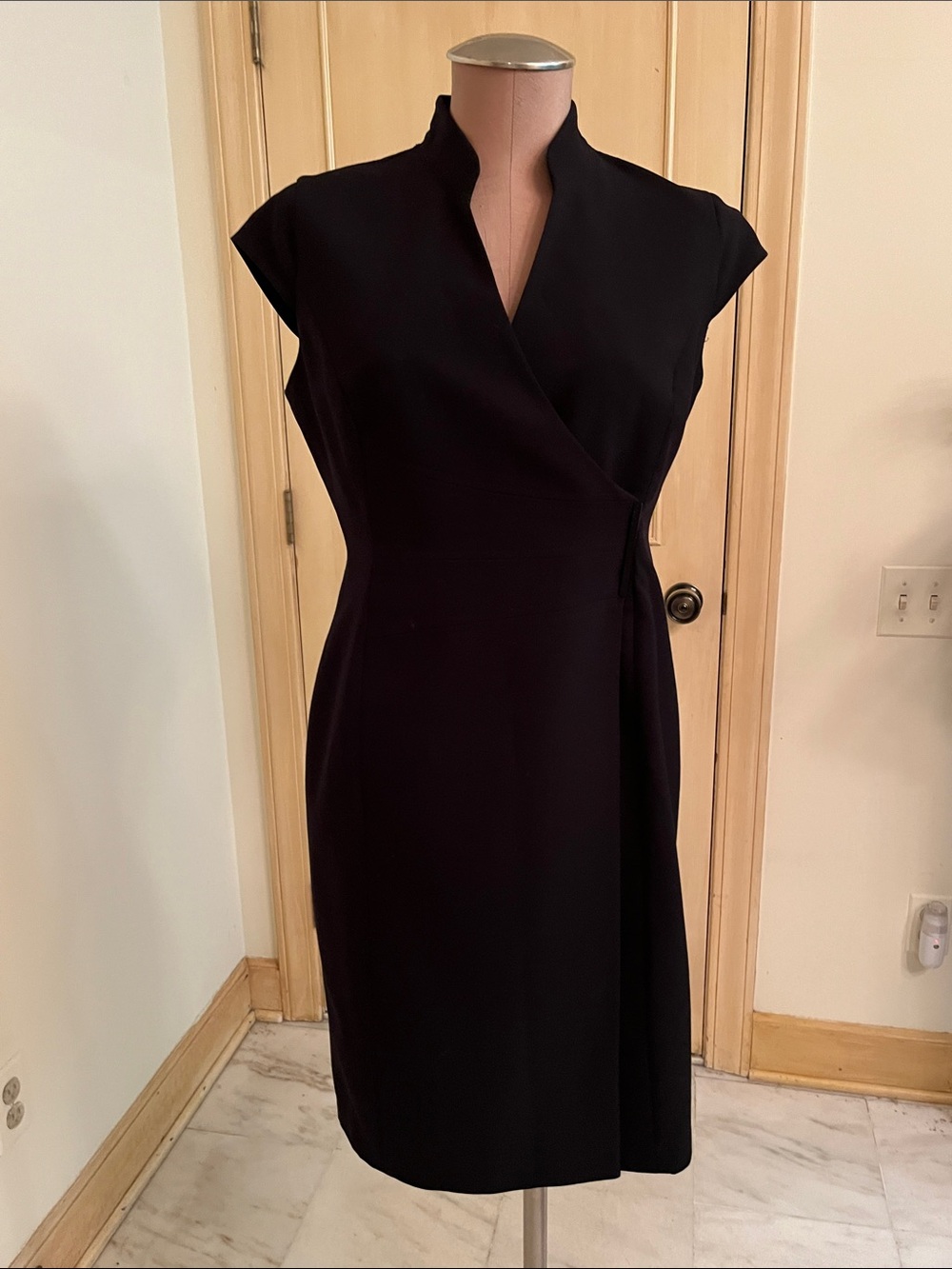CALVIN KLEIN Career Cap SLV Wrap Detail Pop-Up V-Neck Black Sheath Dress SZ 6P - Picture 2 of 16